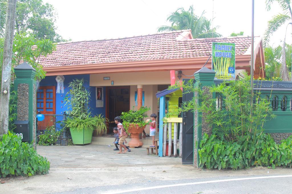 Familyhouse Appartamento Negombo Esterno foto
